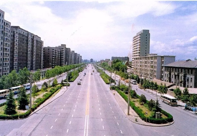 1976年兴建的北京前三门住宅区